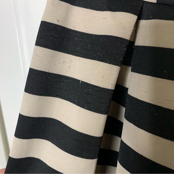 Knee length striped pleated skirt - Picture 3 of 6